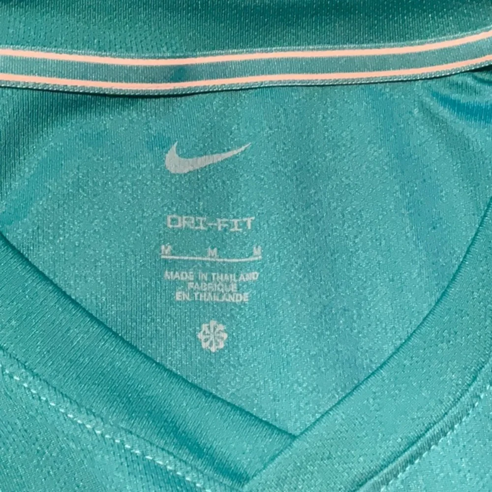 Nike - Men’s Dri Fit T-Shirt - Low Back - V-Neck - Teal - Size M - EUC